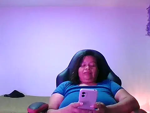 adri89-g online show from 09/30/25, 12:15