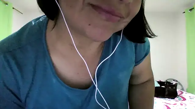 Snapshot of adri89-g chatting on 06/22/26, 01:07 adri89-g online show from 06/22/26, 01:07