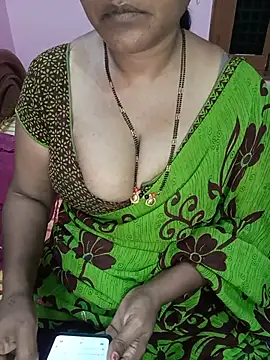 Snapshot of KannadaTamilTeluguBeauty chatting on 06/19/26, 03:16 KannadaTamilTeluguBeauty online show from 06/19/26, 03:16