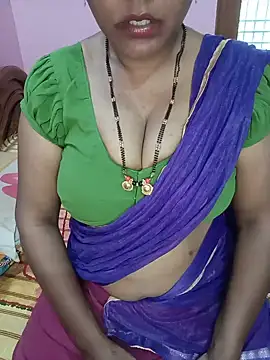 Snapshot of KannadaTamilTeluguBeauty chatting on 06/20/26, 03:31 KannadaTamilTeluguBeauty online show from 06/20/26, 03:31