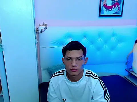 Snapshot of EL_VENEZOLANO_22CM chatting on 09/19/25, 07:10 EL VENEZOLANO 22CM online show from 09/19/25, 07:10
