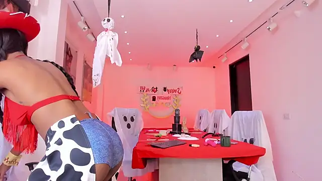 AishaValcazar online show from 10/30/25, 12:12