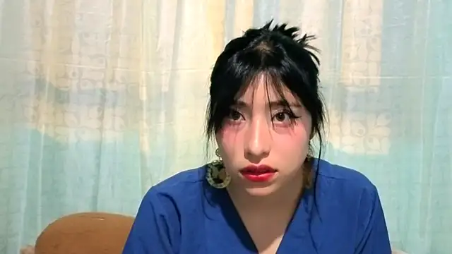 Sullyoonn online show from 10/31/25, 12:00