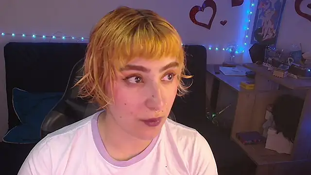 Miacatsito3 online show from 06/23/26, 03:59