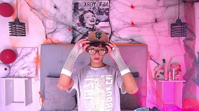 Billie Turner  online show from 10/25/25, 04:09