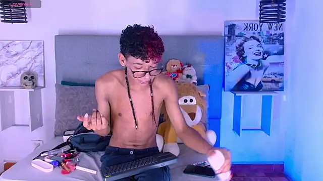 Billie Turner  online show from 11/03/25, 04:58