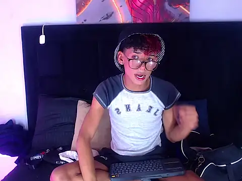 Billie Turner  online show from 11/18/25, 04:11