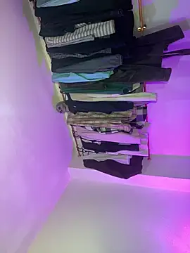 Billie Turner  online show from 12/18/25, 04:18