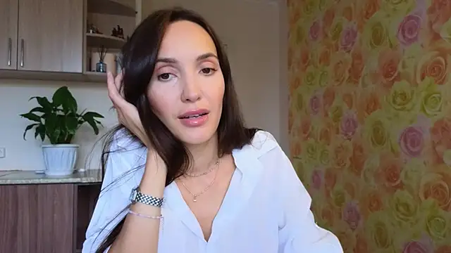 Lillian-Clark online show from 10/11/25, 10:58