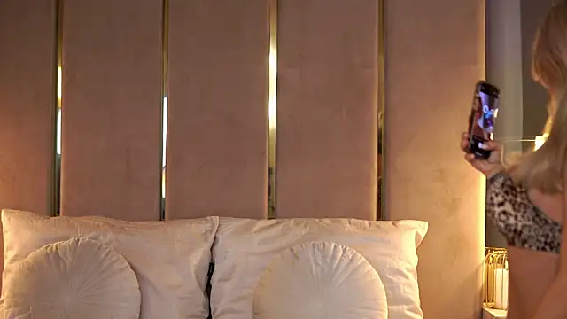 CamilaStarr online show from 12/03/25, 09:24