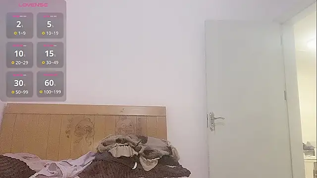 Snapshot of medusa0911 chatting on 11/05/25, 12:27 medusa0911 online show from 11/05/25, 12:27