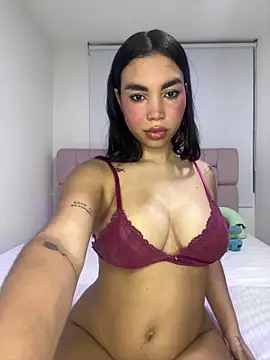 karolaalcendra online show from 04/05/26, 02:09