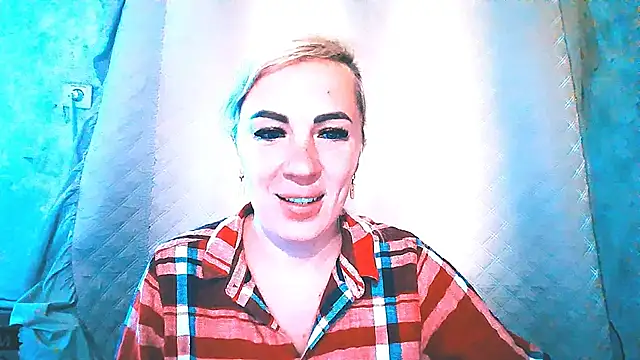 Snapshot of EmmaCat_ chatting on 09/15/25, 05:29 EmmaCat online show from 09/15/25, 05:29