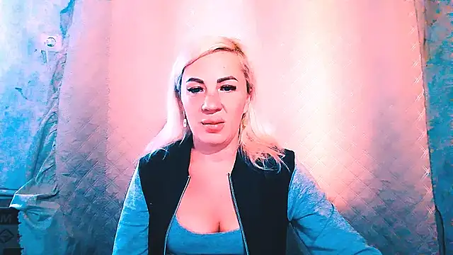 Snapshot of EmmaCat_ chatting on 09/16/25, 05:19 EmmaCat online show from 09/16/25, 05:19