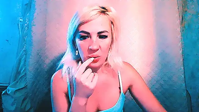 Snapshot of EmmaCat_ chatting on 09/17/25, 05:20 EmmaCat online show from 09/17/25, 05:20