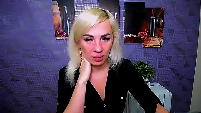 Snapshot of EmmaCat_ chatting on 09/18/25, 05:31 EmmaCat online show from 09/18/25, 05:31