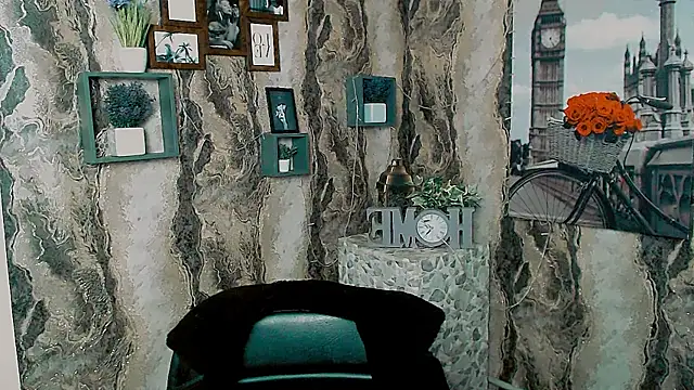 Snapshot of EmmaCat_ chatting on 10/01/25, 05:02 EmmaCat online show from 10/01/25, 05:02