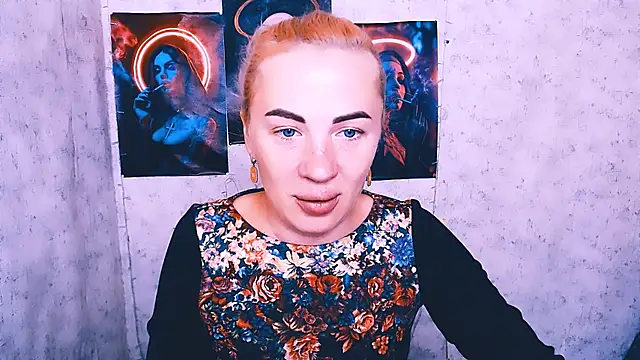 Snapshot of EmmaCat_ chatting on 10/07/25, 04:09 EmmaCat online show from 10/07/25, 04:09