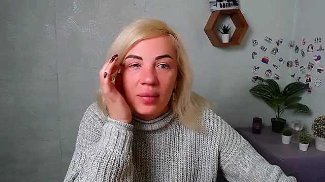 Snapshot of EmmaCat_ chatting on 10/10/25, 04:00 EmmaCat online show from 10/10/25, 04:00