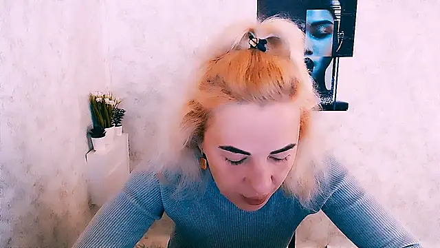 Snapshot of EmmaCat_ chatting on 10/14/25, 05:30 EmmaCat online show from 10/14/25, 05:30