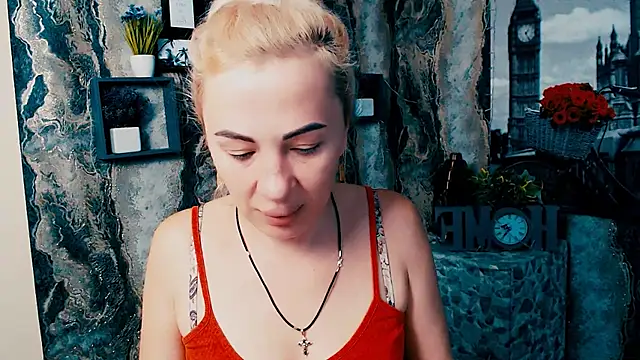 Snapshot of EmmaCat_ chatting on 10/17/25, 05:21 EmmaCat online show from 10/17/25, 05:21