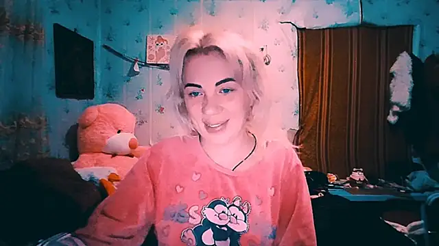 Snapshot of EmmaCat_ chatting on 10/19/25, 02:18 EmmaCat online show from 10/19/25, 02:18