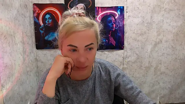 Snapshot of EmmaCat_ chatting on 10/21/25, 03:51 EmmaCat online show from 10/21/25, 03:51