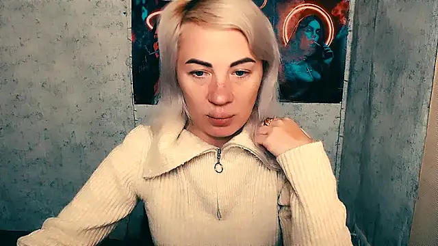 Snapshot of EmmaCat_ chatting on 10/22/25, 05:19 EmmaCat online show from 10/22/25, 05:19