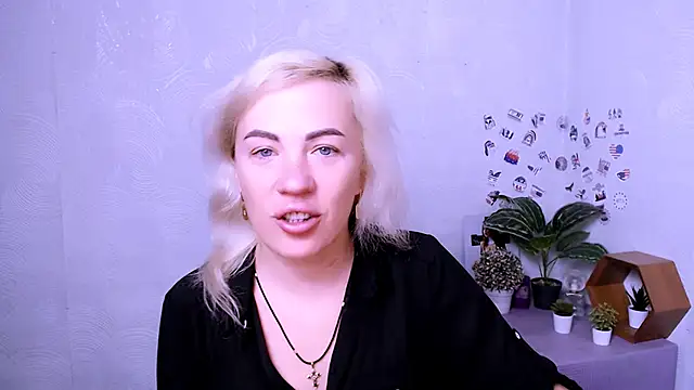 Snapshot of EmmaCat_ chatting on 11/05/25, 04:45 EmmaCat online show from 11/05/25, 04:45