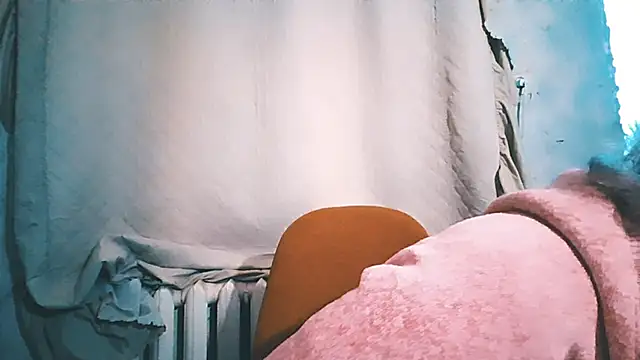 Snapshot of EmmaCat_ chatting on 11/09/25, 05:28 EmmaCat online show from 11/09/25, 05:28