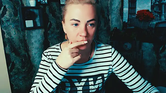 Snapshot of EmmaCat_ chatting on 11/10/25, 05:06 EmmaCat online show from 11/10/25, 05:06