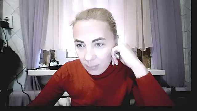 Snapshot of EmmaCat_ chatting on 11/19/25, 06:13 EmmaCat online show from 11/19/25, 06:13