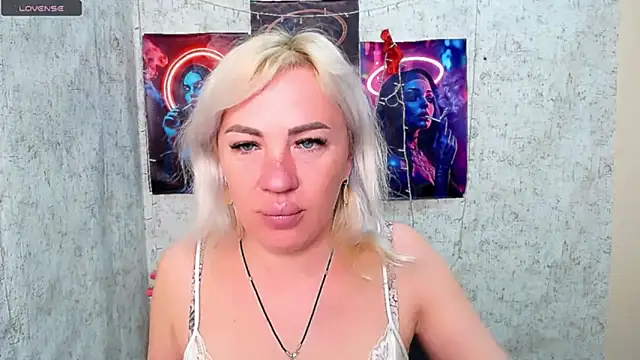 EmmaCat  online show from 04/06/26, 04:21