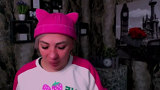 EmmaCat  online show from 04/10/26, 05:23