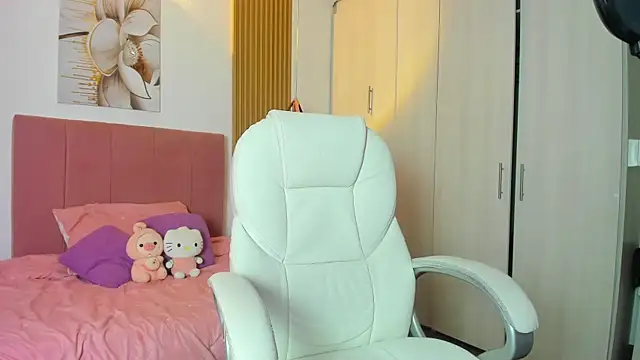 KoraRousee online show from 09/15/25, 01:00