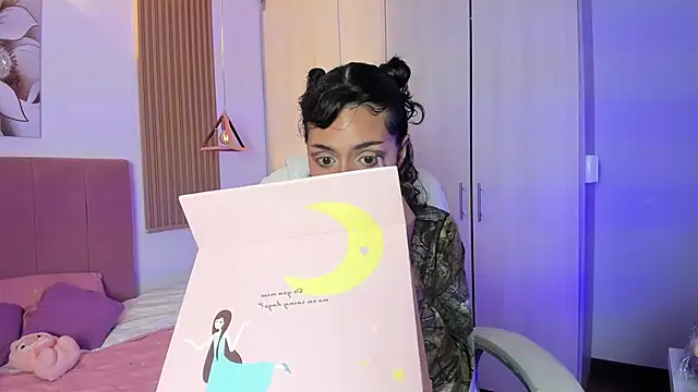 KoraRousee online show from 10/14/25, 01:45