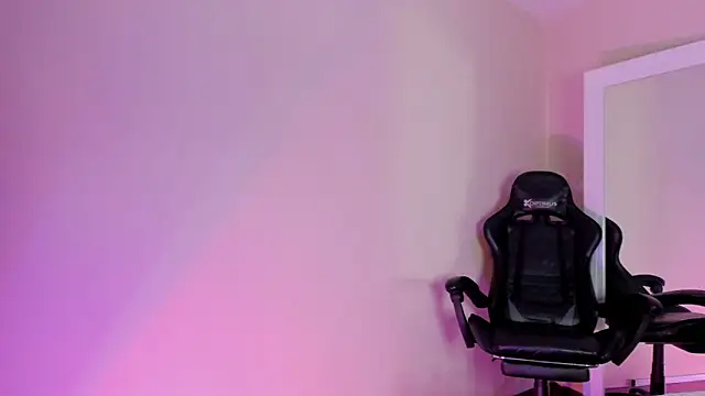 Snapshot of chiky_williams chatting on 09/19/25, 12:39 chiky williams online show from 09/19/25, 12:39