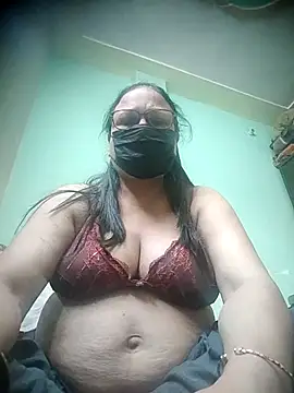 Snapshot of thehotlady chatting on 09/24/25, 10:18 thehotlady online show from 09/24/25, 10:18