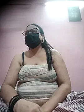 Snapshot of thehotlady chatting on 09/27/25, 05:12 thehotlady online show from 09/27/25, 05:12
