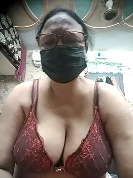 Snapshot of thehotlady chatting on 10/03/25, 05:43 thehotlady online show from 10/03/25, 05:43
