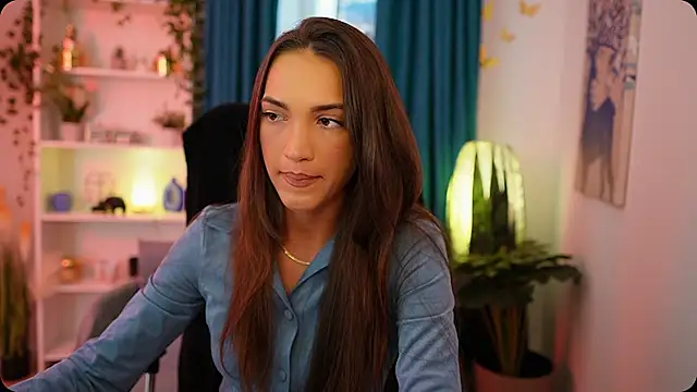 Snapshot of Alexis_Love_ chatting on 10/01/25, 01:06 Alexis Love online show from 10/01/25, 01:06