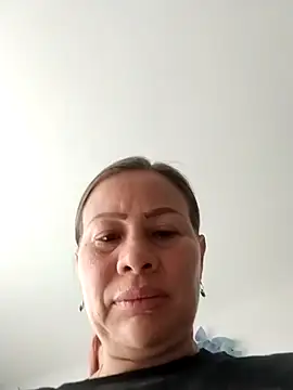 LaraCaliente online show from 04/29/26, 05:30