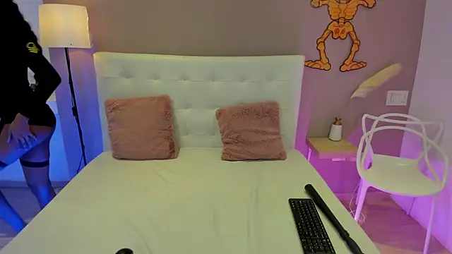 AlayshaJohnson online show from 10/31/25, 09:16