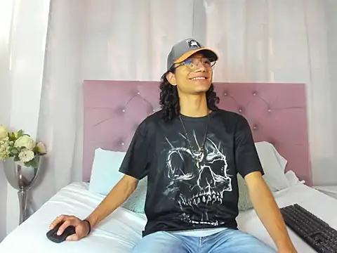 EthanBlackwoodd online show from 10/23/25, 08:07