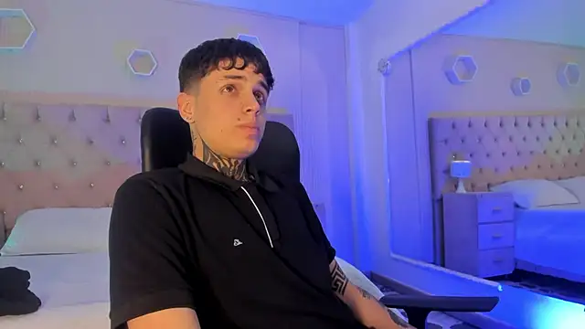 Declan-Fox online show from 10/19/25, 04:35