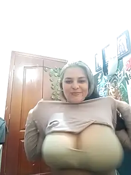 Snapshot of Rose_Jessy chatting on 09/12/25, 05:57 Rose Jessy online show from 09/12/25, 05:57