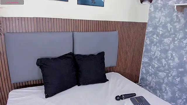 EmillyHarper  online show from 11/21/25, 04:00