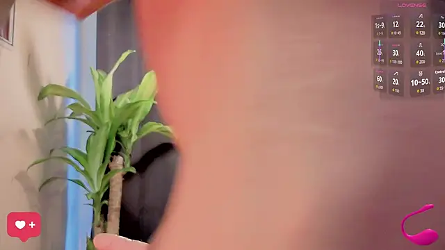 Snapshot of Marcello_Nova chatting on 10/25/25, 12:23 Marcello Nova online show from 10/25/25, 12:23