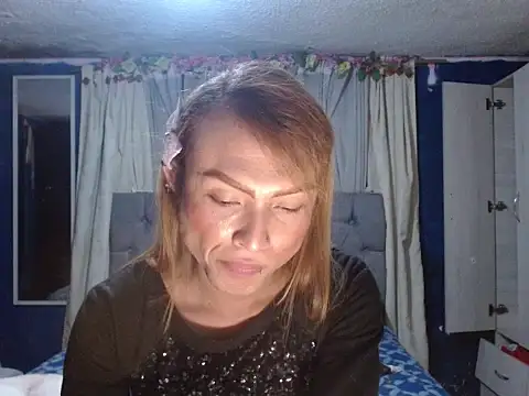 skarleth hot21 online show from 10/28/25, 02:37