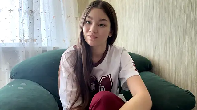 Snapshot of Cuteviola chatting on 10/21/25, 03:29 Cuteviola online show from 10/21/25, 03:29